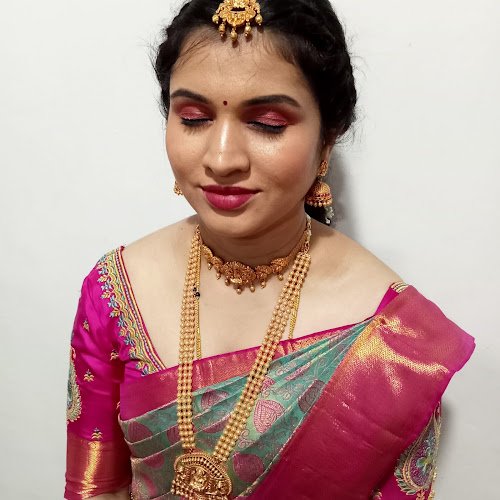 Aayushi Makeover Studio