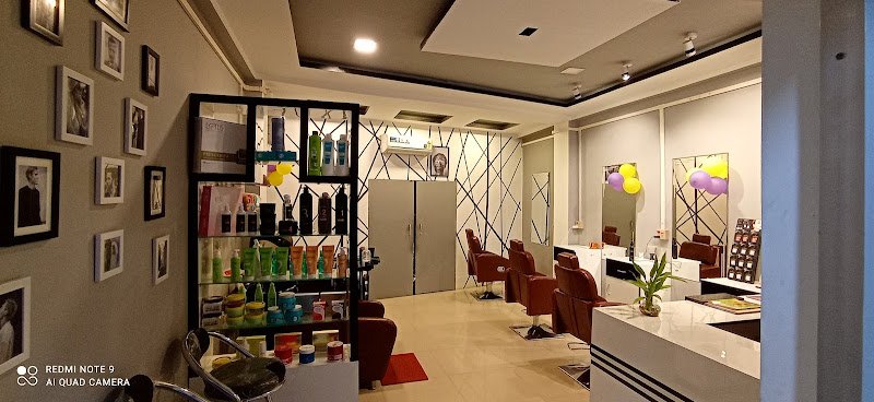 Aesthetic unisex family salon