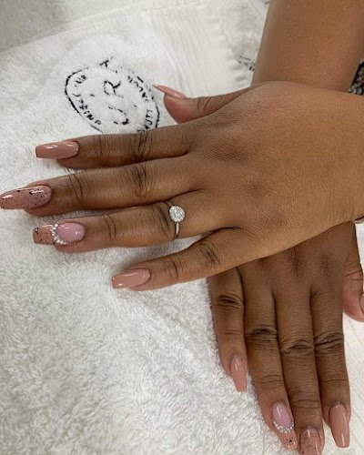 Aura Unisex Hair & Beauty Salon