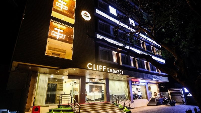 CLIFF EMBASSY BANQUET AND SUITES