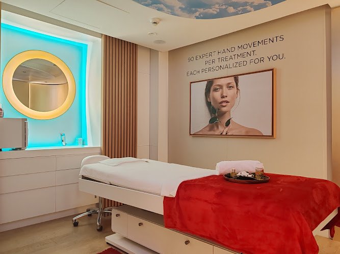 Clarins Boutique & Spa (Dubai Hills Mall)