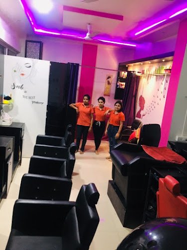 Curl Up Spa N Make Up Studio