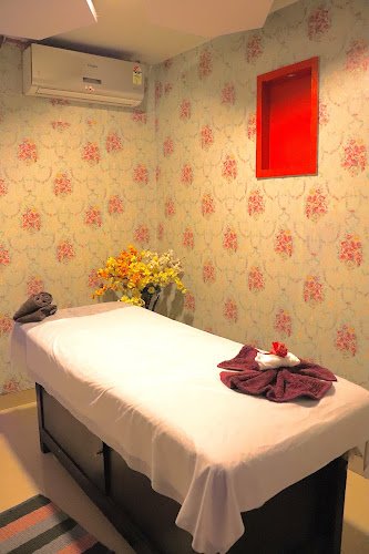 Diamond Lounge Unisex Salon and SPA