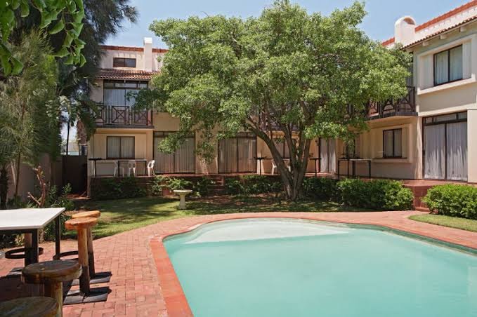 Elephant Springs Hotel & Apartments