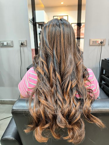 GLOW - Unisex Hair & Skin Studio