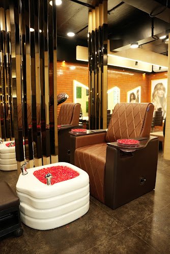 GREEN TRENDS UNISEX HAIR & STYLE SALON