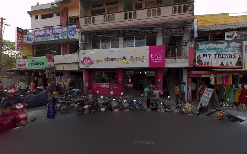 Glitz &glam unisex salon