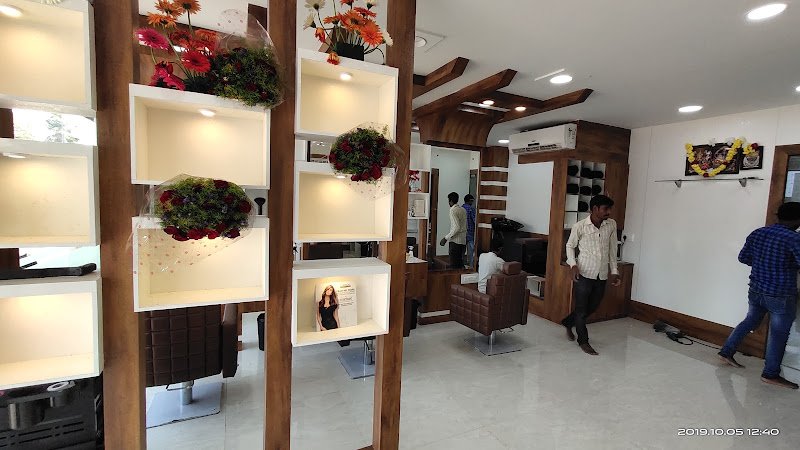 Golden Glimpse Saloon