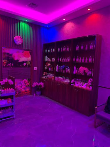 Golden Queen Gents Spa