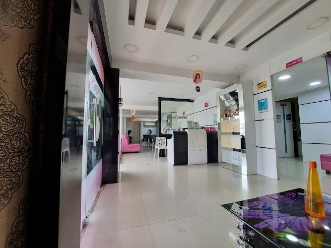 Green Trends Unisex Hair and Style Salon