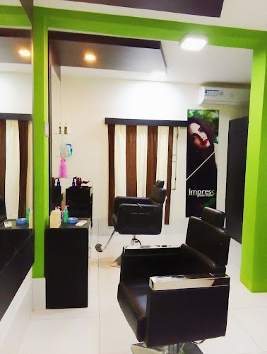 Impress unisex saloon