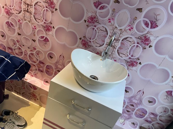 Lovely spa come make up studio (unisex)