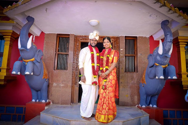 Me And My Professional Saloon And Tattoos