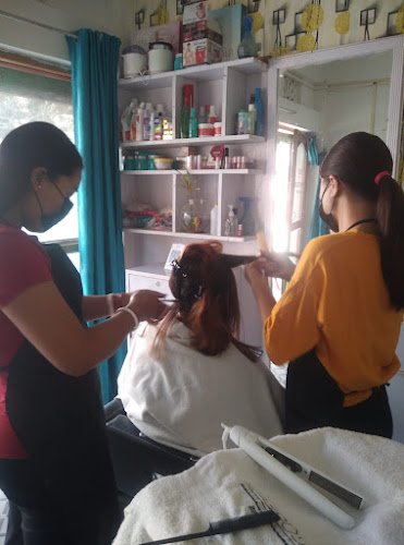 Mina beauty parlour