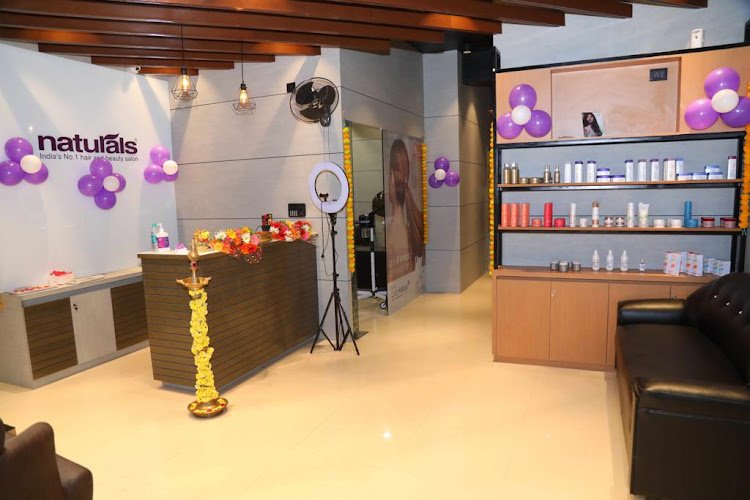 Naturals Salon