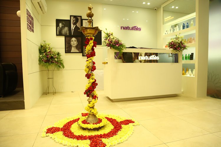 Naturals Salon