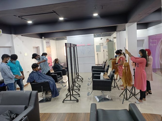 Naturals W Salon & Spa