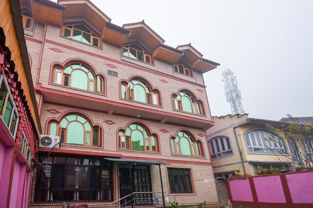 OYO Hotel New Divine Kashmir