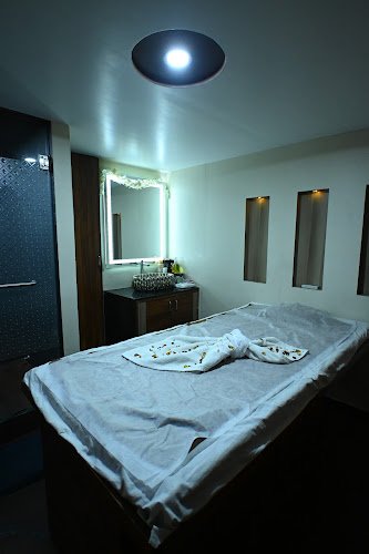 Oceanic Spa In Vashi