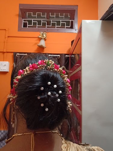 Reluxe Unisex Parlour