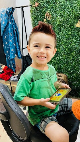 Roiter e Jéssica Clínica Estética e Barbearia Infantil (Terapeuta infantil)