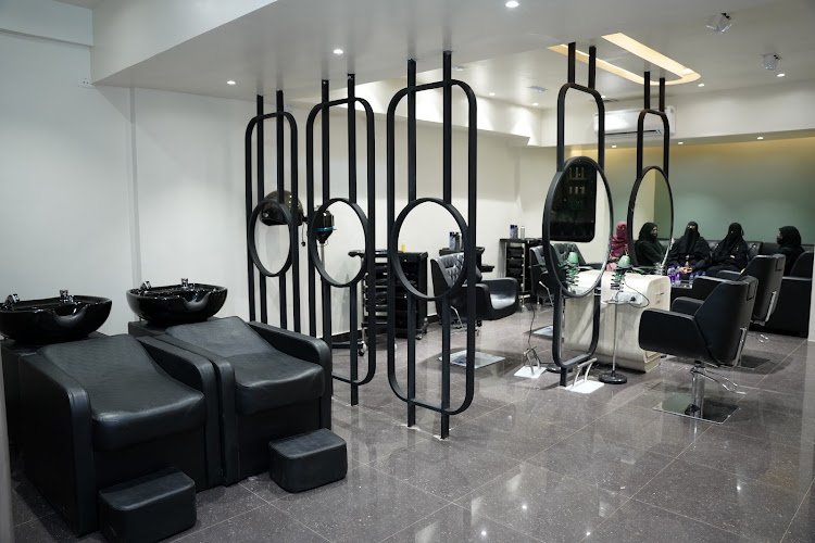 Shaheen unisex salon