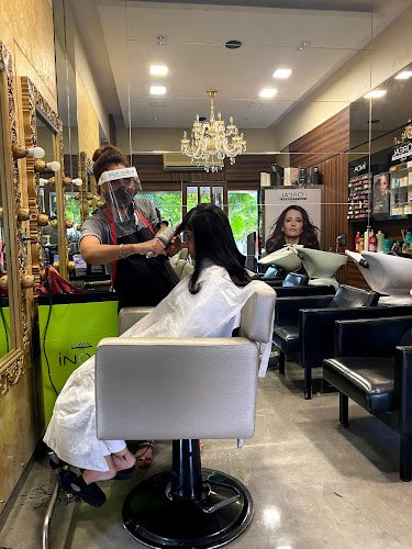 Snip N Scissors salon