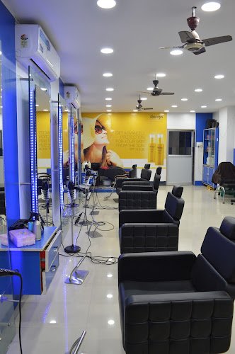 TOP MIRROR'S Professional Hair & Beauty Family Saloon