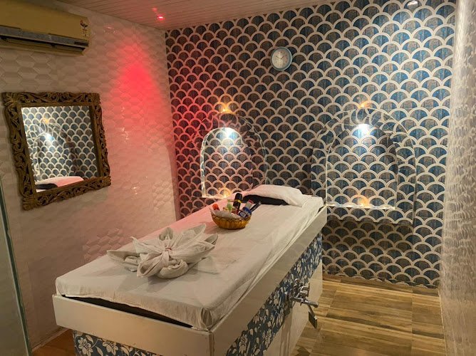 Unique Massage Center (SPA IN MAROL)
