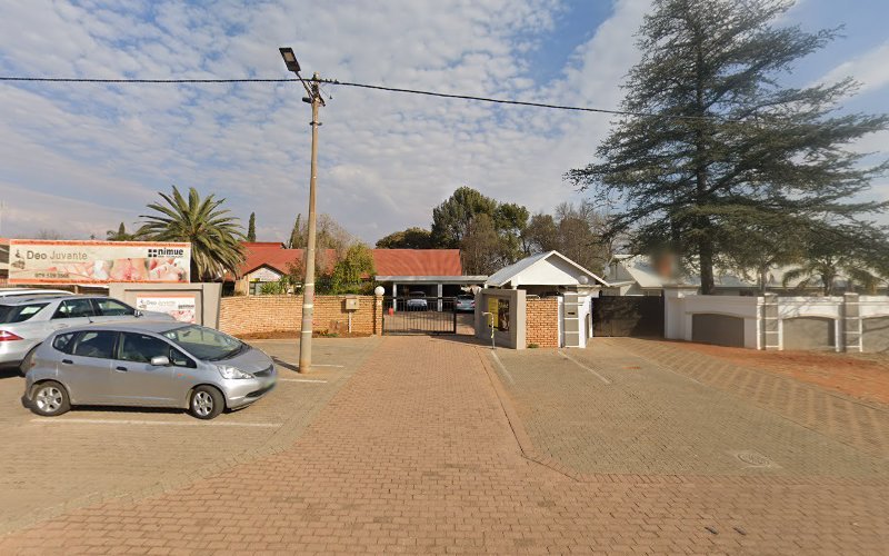 Up to my Eyes Nail & Beauty Salon