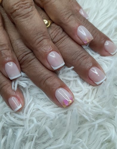 VALERIA STUDIO - ESTÉTICA E ESMALTERIA
