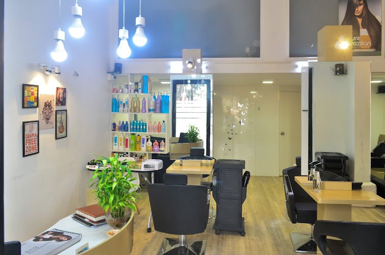 We Flaunt Salon - A Family Salon