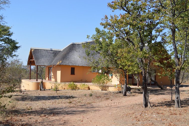 Yingwe self catering villa bordering Kruger with private pool