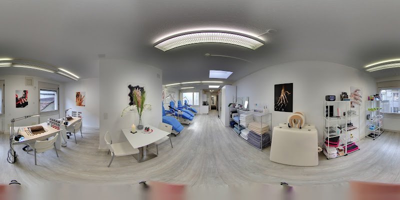 faces - Technical School for cosmetics / Academy of make-up